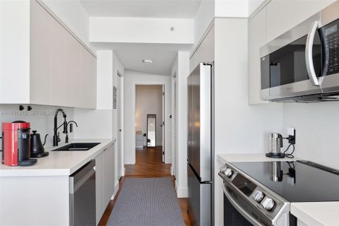 Condo in Miami Beach, Florida, 2 bedrooms  № 1989978 - photo 8