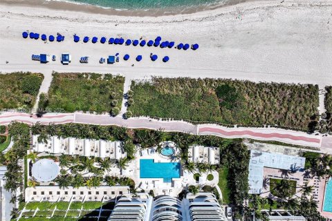 Condo in Miami Beach, Florida, 2 bedrooms  № 1989978 - photo 24