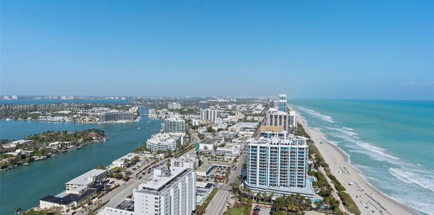 Condo in Miami Beach, Florida, 2 bedrooms  № 1989978