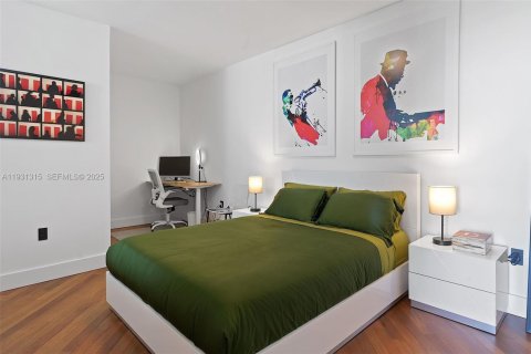 Condo in Miami Beach, Florida, 2 bedrooms  № 1989978 - photo 17