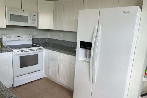 Touwnhouse à louer à Homestead, Floride: 3 chambres, 135.54 m2 № 2062597 - photo 4