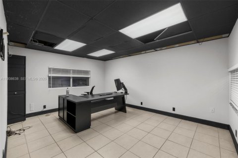 Купить коммерческую недвижимость в Дорал, Флорида № 1996321 - фото 8