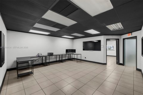 Купить коммерческую недвижимость в Дорал, Флорида № 1996321 - фото 12