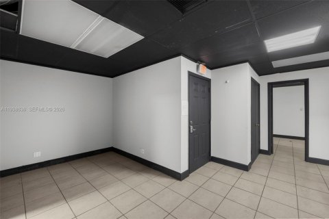 Купить коммерческую недвижимость в Дорал, Флорида № 1996321 - фото 15