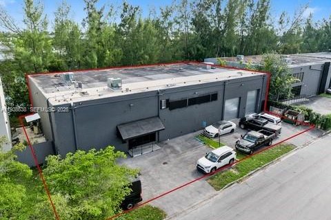 Купить коммерческую недвижимость в Дорал, Флорида № 1996321 - фото 2