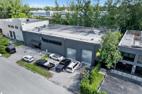 Купить коммерческую недвижимость в Дорал, Флорида № 1996321 - фото 16