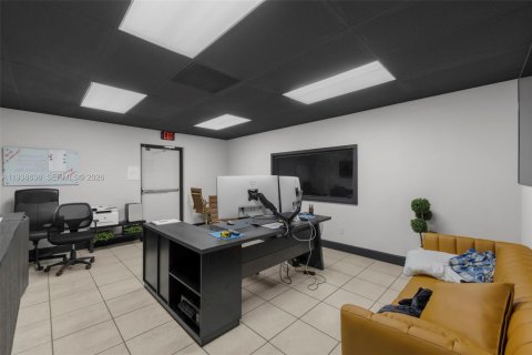 Купить коммерческую недвижимость в Дорал, Флорида № 1996321 - фото 9