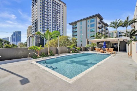 Condominio en venta en Fort Lauderdale, Florida, 1 dormitorio, 99.78 m2 № 2077664 - foto 30