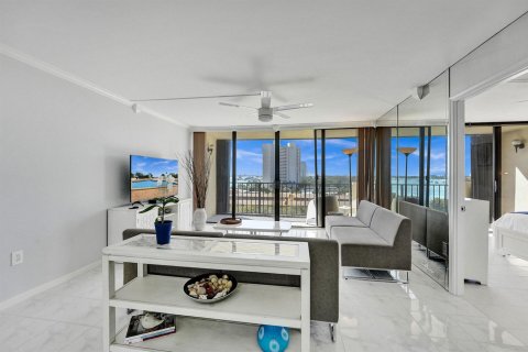 Condominio en venta en West Palm Beach, Florida, 2 dormitorios, 108.7 m2 № 2243380 - foto 13