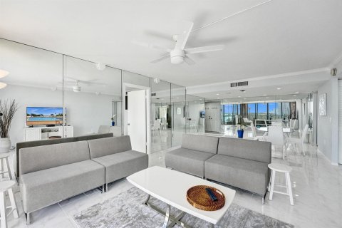 Condominio en venta en West Palm Beach, Florida, 2 dormitorios, 108.7 m2 № 2243380 - foto 15