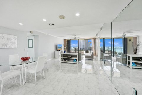 Condominio en venta en West Palm Beach, Florida, 2 dormitorios, 108.7 m2 № 2243380 - foto 8