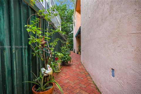 Купить виллу или дом в Майами, Флорида 3 спальни, 146.32м2, № 1989941 - фото 23