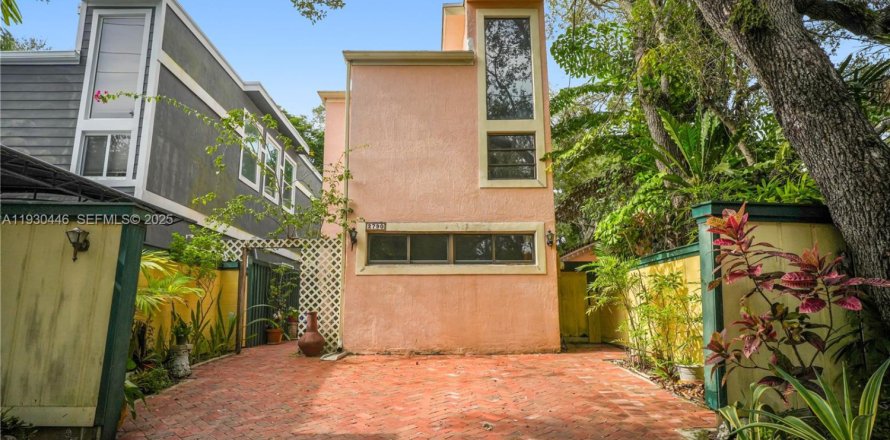 Дом в Майами, Флорида 3 спальни, 146.32м2 № 1989941