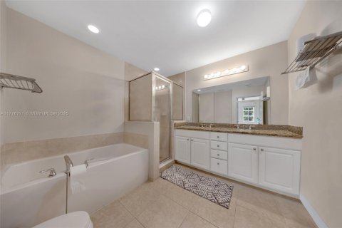 Condo in Aventura, Florida, 2 bedrooms  № 1863921 - photo 24