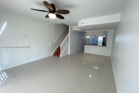 Touwnhouse à vendre à Weston, Floride: 2 chambres, 103.12 m2 № 2001199 - photo 2