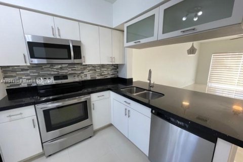 Touwnhouse à vendre à Weston, Floride: 2 chambres, 103.12 m2 № 2001199 - photo 4