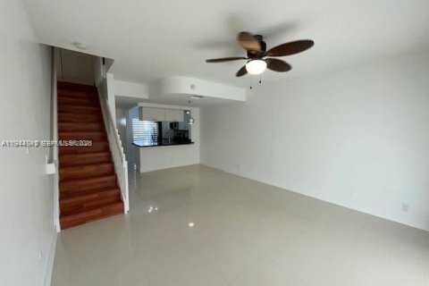 Touwnhouse à vendre à Weston, Floride: 2 chambres, 103.12 m2 № 2001199 - photo 3