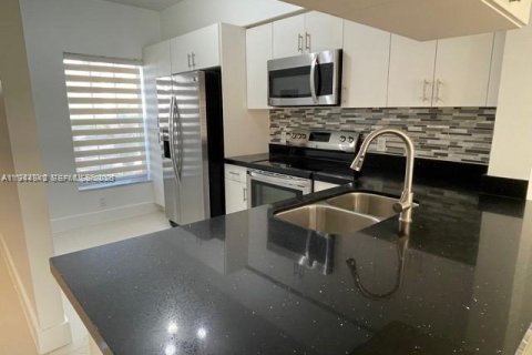 Touwnhouse à vendre à Weston, Floride: 2 chambres, 103.12 m2 № 2001199 - photo 5