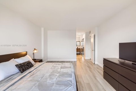 Condo in Hollywood, Florida, 2 bedrooms  № 2041901 - photo 7