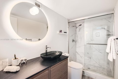 Condo in Hollywood, Florida, 2 bedrooms  № 2041901 - photo 11