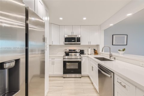 Condo in Hollywood, Florida, 2 bedrooms  № 2041901 - photo 4