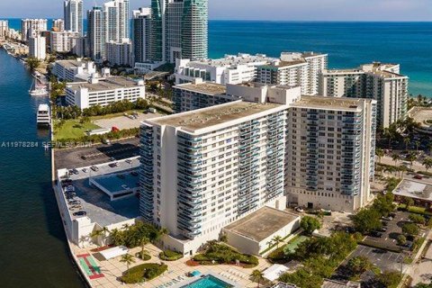 Condo in Hollywood, Florida, 2 bedrooms  № 2041901 - photo 16