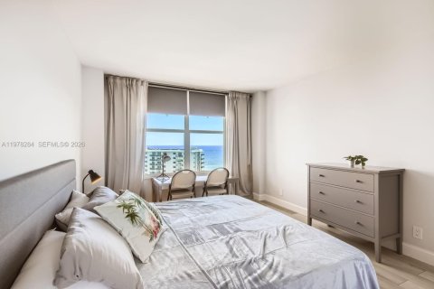 Condo in Hollywood, Florida, 2 bedrooms  № 2041901 - photo 9