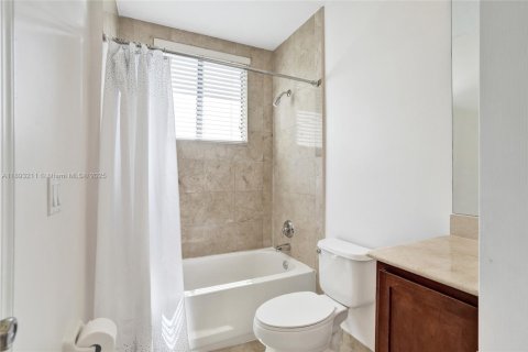 Снять в аренду виллу или дом в Катлер-Бей, Флорида 5 спален, 323.21м2, № 1945096 - фото 22