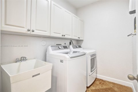 Снять в аренду виллу или дом в Катлер-Бей, Флорида 5 спален, 323.21м2, № 1945096 - фото 18