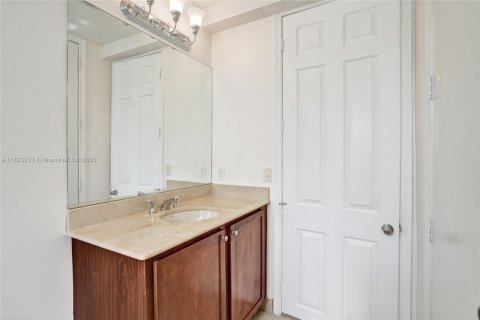 Снять в аренду виллу или дом в Катлер-Бей, Флорида 5 спален, 323.21м2, № 1945096 - фото 21