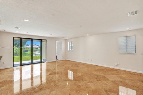 Снять в аренду виллу или дом в Катлер-Бей, Флорида 5 спален, 323.21м2, № 1945096 - фото 12