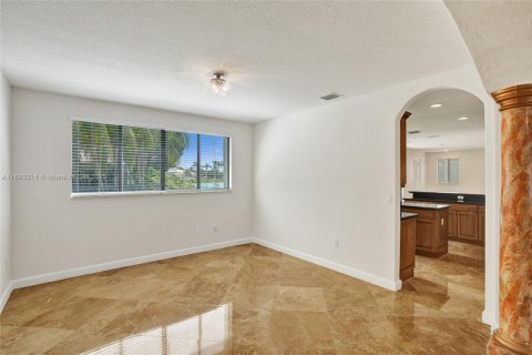 Снять в аренду виллу или дом в Катлер-Бей, Флорида 5 спален, 323.21м2, № 1945096 - фото 25