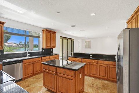 Снять в аренду виллу или дом в Катлер-Бей, Флорида 5 спален, 323.21м2, № 1945096 - фото 7