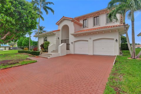 Снять в аренду виллу или дом в Катлер-Бей, Флорида 5 спален, 323.21м2, № 1945096 - фото 1