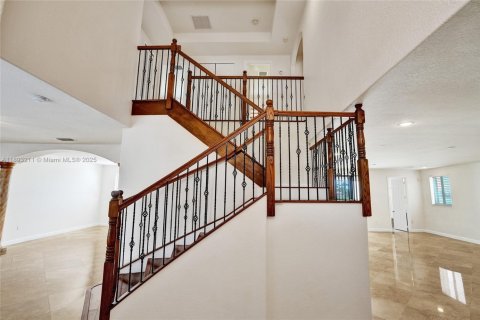 Снять в аренду виллу или дом в Катлер-Бей, Флорида 5 спален, 323.21м2, № 1945096 - фото 13