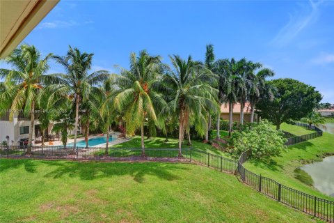 Снять в аренду виллу или дом в Катлер-Бей, Флорида 5 спален, 323.21м2, № 1945096 - фото 4