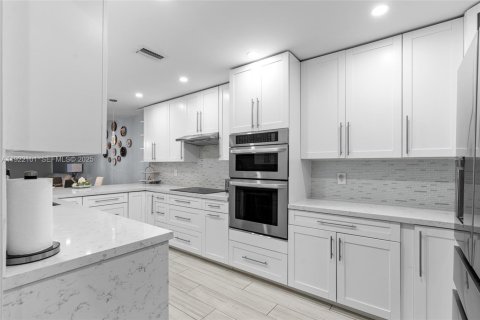 Casa en venta en Pembroke Pines, Florida, 3 dormitorios, 123.65 m2 № 1982824 - foto 11