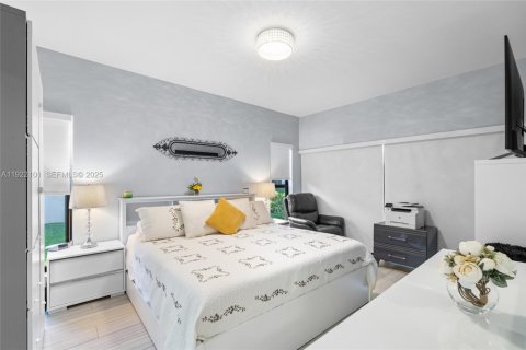 Casa en venta en Pembroke Pines, Florida, 3 dormitorios, 123.65 m2 № 1982824 - foto 20