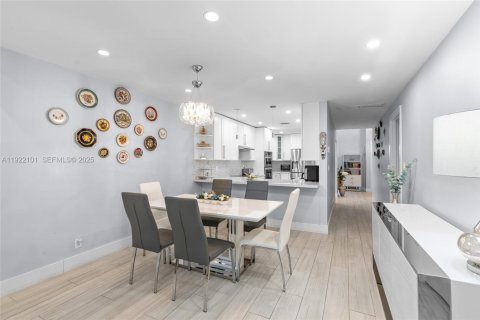 Casa en venta en Pembroke Pines, Florida, 3 dormitorios, 123.65 m2 № 1982824 - foto 7