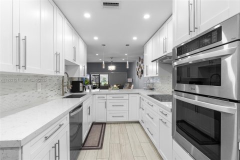 Casa en venta en Pembroke Pines, Florida, 3 dormitorios, 123.65 m2 № 1982824 - foto 10