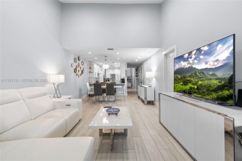 Casa en venta en Pembroke Pines, Florida, 3 dormitorios, 123.65 m2 № 1982824 - foto 14