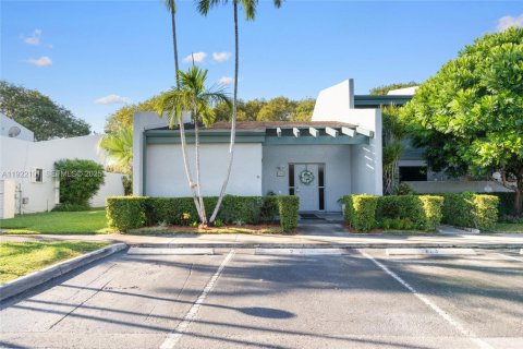 Casa en venta en Pembroke Pines, Florida, 3 dormitorios, 123.65 m2 № 1982824 - foto 2