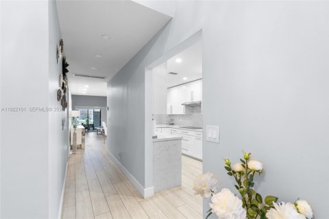 Casa en venta en Pembroke Pines, Florida, 3 dormitorios, 123.65 m2 № 1982824 - foto 4