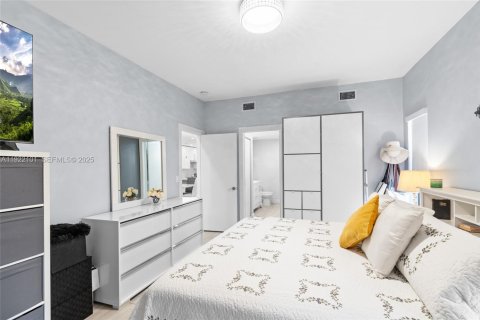 Casa en venta en Pembroke Pines, Florida, 3 dormitorios, 123.65 m2 № 1982824 - foto 21