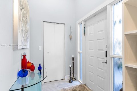 Casa en venta en Pembroke Pines, Florida, 3 dormitorios, 123.65 m2 № 1982824 - foto 5