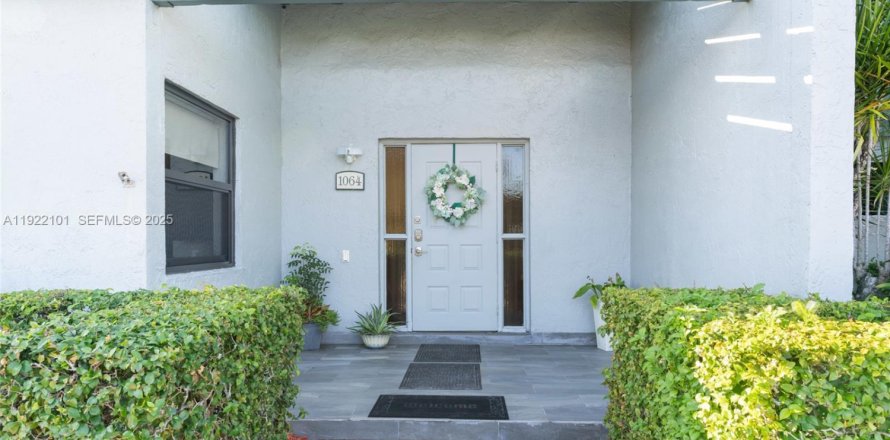 Casa en Pembroke Pines, Florida 3 dormitorios, 123.65 m2 № 1982824