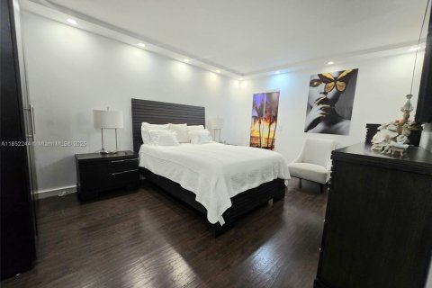 Condo in Pembroke Pines, Florida, 2 bedrooms  № 1889027 - photo 29