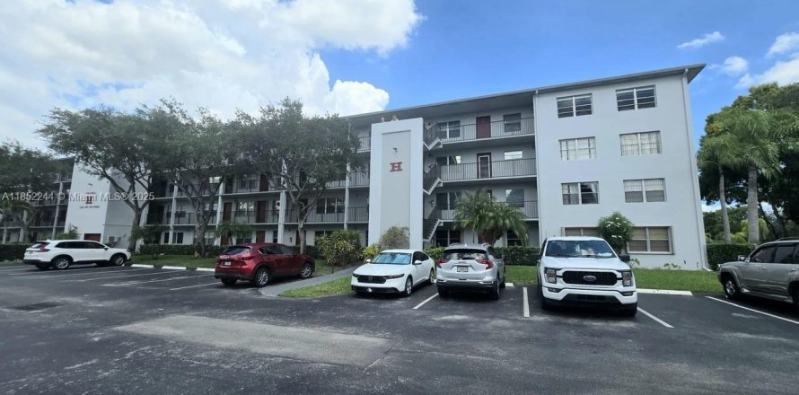 Condo in Pembroke Pines, Florida, 2 bedrooms № 1889027