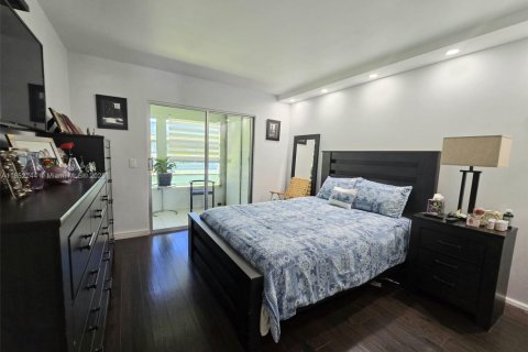 Condo in Pembroke Pines, Florida, 2 bedrooms  № 1889027 - photo 28