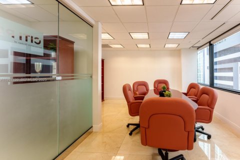 Купить коммерческую недвижимость в Майами, Флорида № 1988098 - фото 10